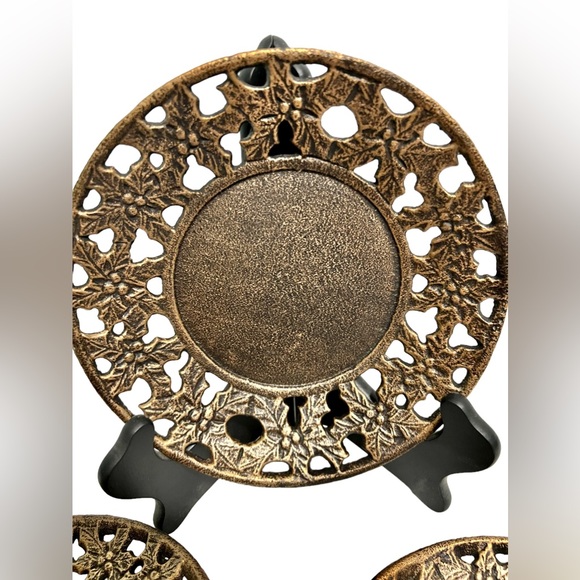 Vintage Cast Iron Christmas Holly & Berry Pattern Decorative Plate Set - Picture 2 of 7